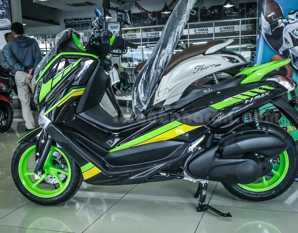 Купить скутер макс. Yamaha NMAX. NMAX 2021 скутер. Скутер Ямаха Нмакс. Ямаха NMAX электроскутер.