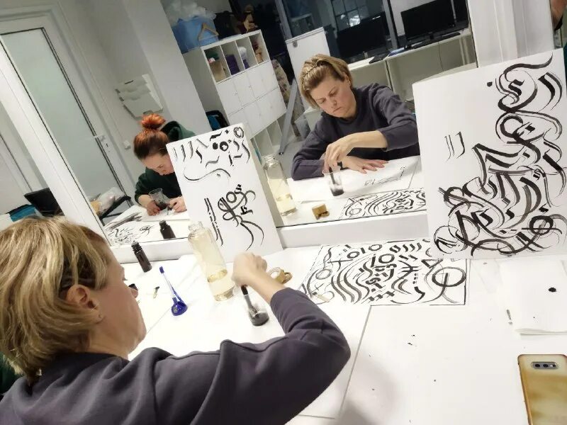 занятия по каллиграфии. листы прописи для каллиграфического почерка. каллиграфические упражнения для детей. каллиграфия первый урок. каллиграфия для детей.