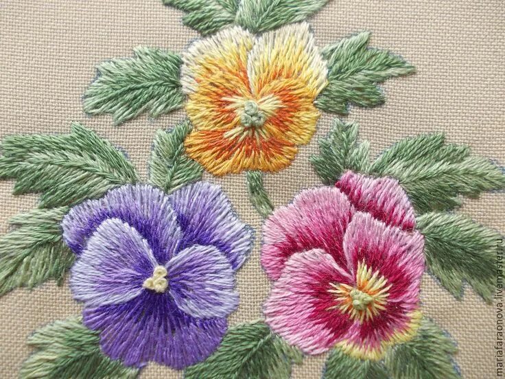 Техника вышивки цветов. Анютины глазки вышитые гладью. Вышивка гладью Анютины глазки. Вышивание гладью Анютины глазки. Вышить гладью Анютины глазки.