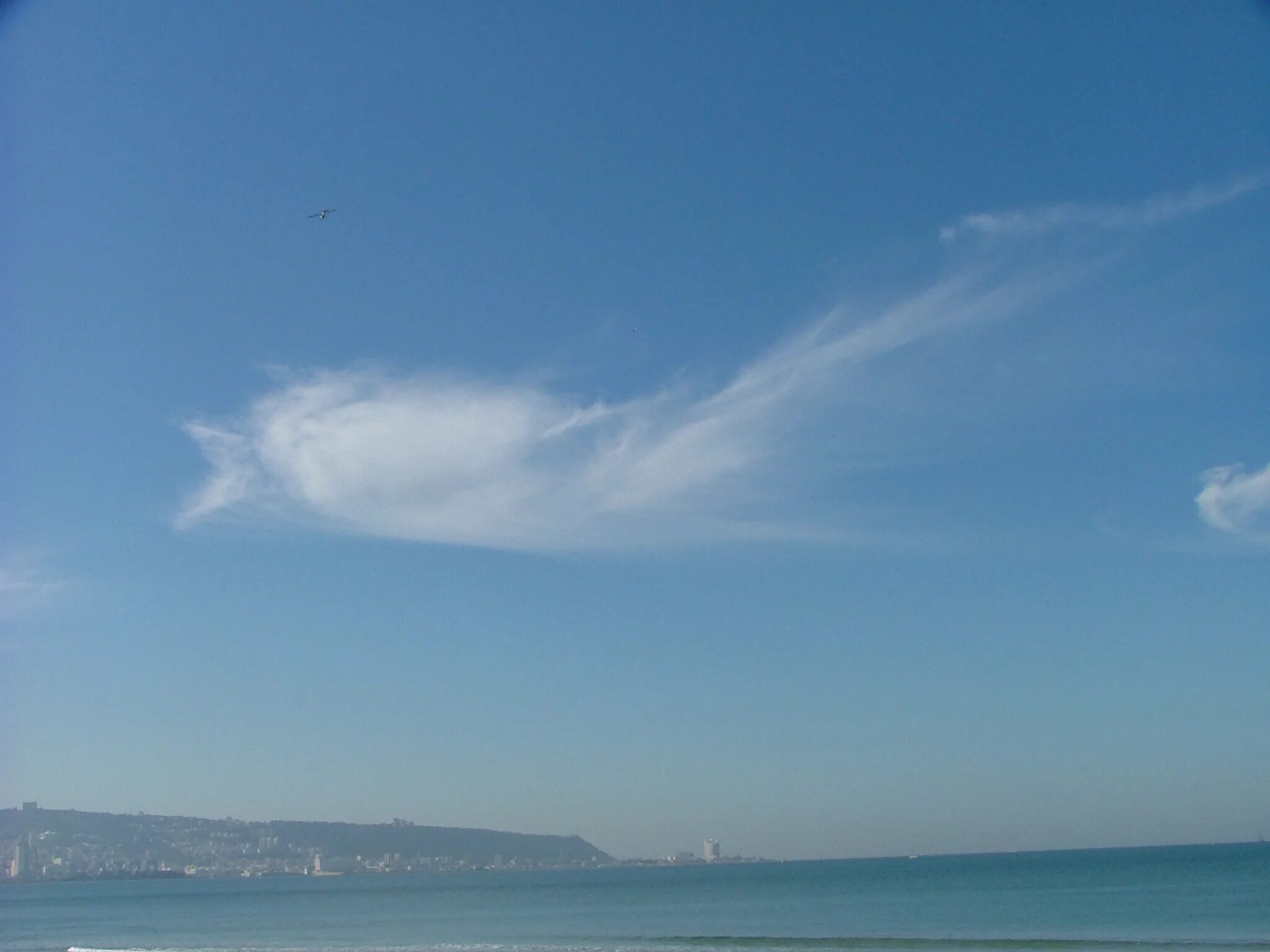 Поздний час половина первого текст. Текст песни поздний час. Поздний час половина первого текст. Тайное движение в небе без конца. Прыжок с самолета.