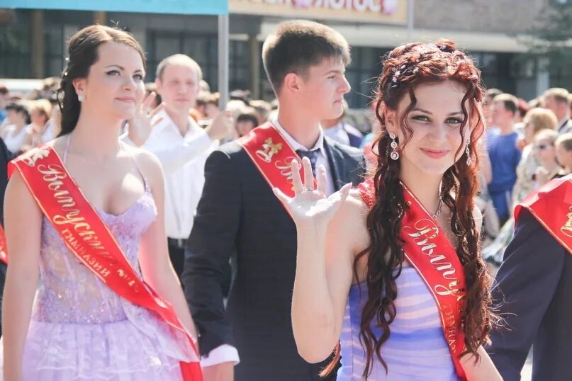 Девочки на выпускном 11 класс. Красивые выпускницы. самые красивые выпускницы. девочки на выпускном. выпускник и выпускница.