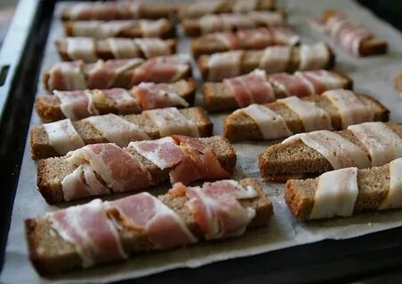 Закуска хлеб с беконом