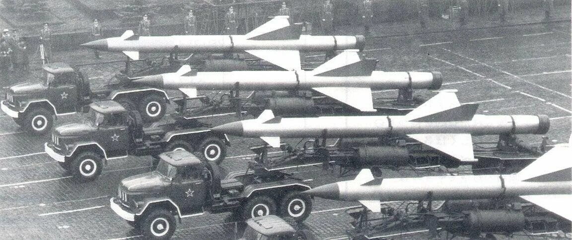 Р-5 баллистическая ракета. Зил-135лм луна-м. Ракета р-2 королев. Ракеты 70 годов. Ракеты 70 годов.