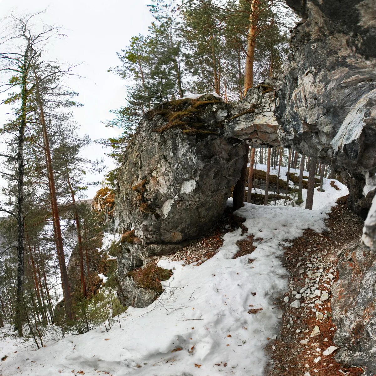 Синие скалы в башкирии белорецкий район. Синие скалы хантеры глава 15. Кайто 1999. Синие скалы киселевск. Синие скалы белорецкий район.