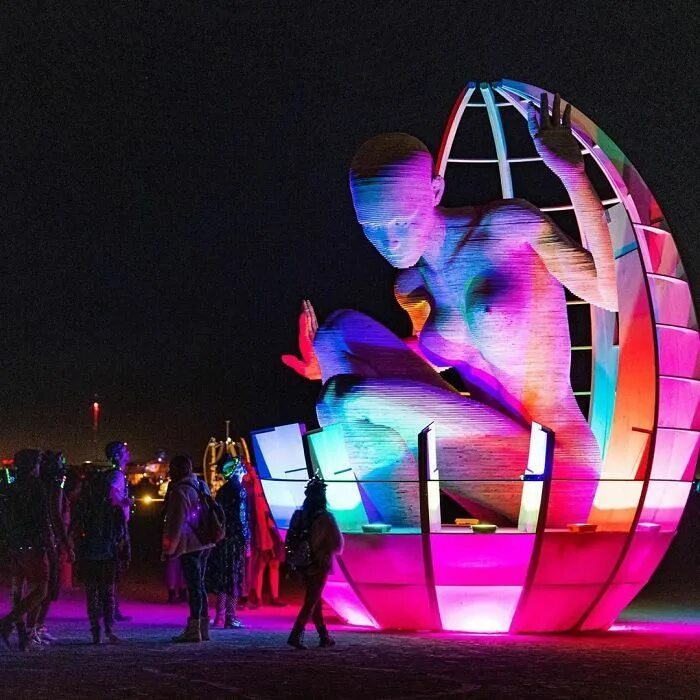 Город в пустыне невада burning man. Burning man («горящий человек») – блэк-рок, невада. Фестиваль в мене. Фестиваль в пустыне невада burning man костюмы. Burning man фестиваль.