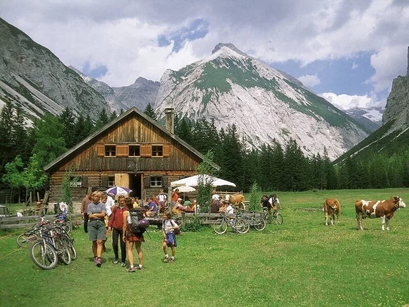 Красивые места европы. Самые красивые места европы. Австрия туризм. Пунктуальность в австрии. Тироль территория.