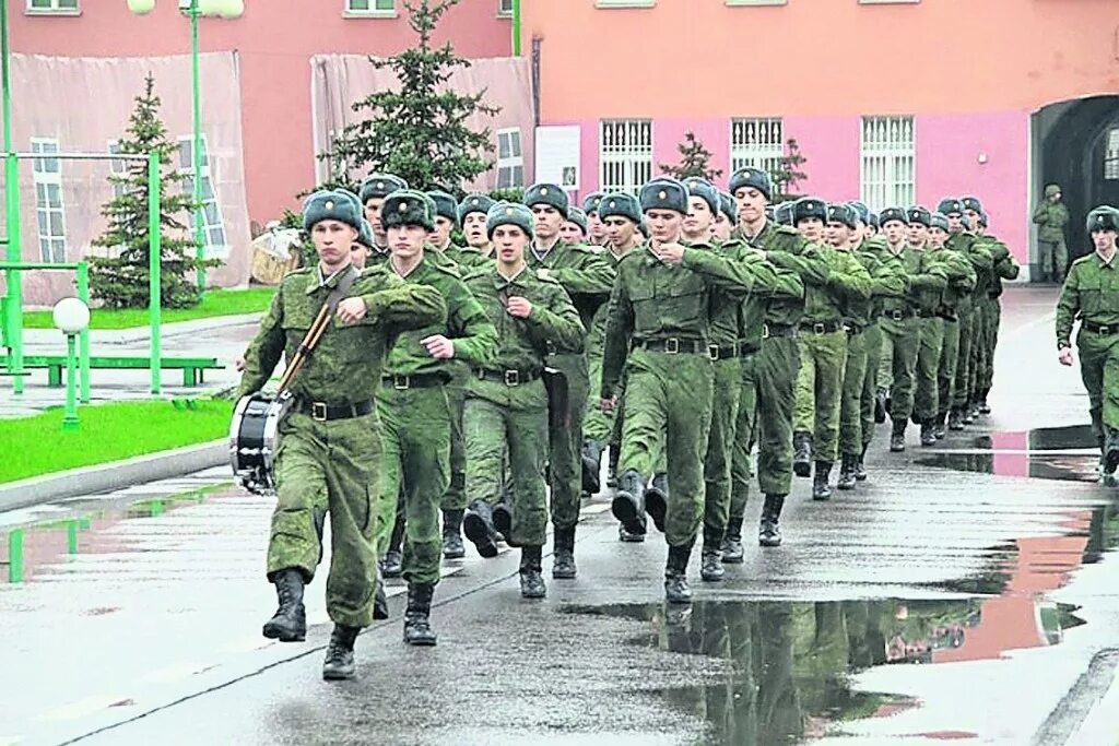 Армейский служащий. Осенний призыв 2022. Служба в армии. Служить в армии. Военный призыв.