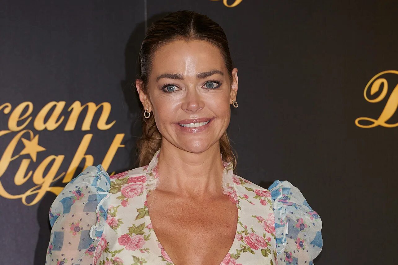 Denise richards onlyfans. Дениз Ричардс. Дениз Ричардс 2022. Дениз Ричардс сейчас 2022. Дениз Ричардс сейчас.