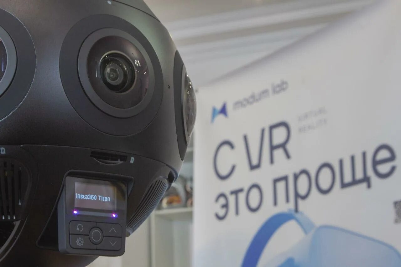 Новый камера титан. Камера insta360. Insta360 Titan. Insta360 EVO. Камера Инста 360.