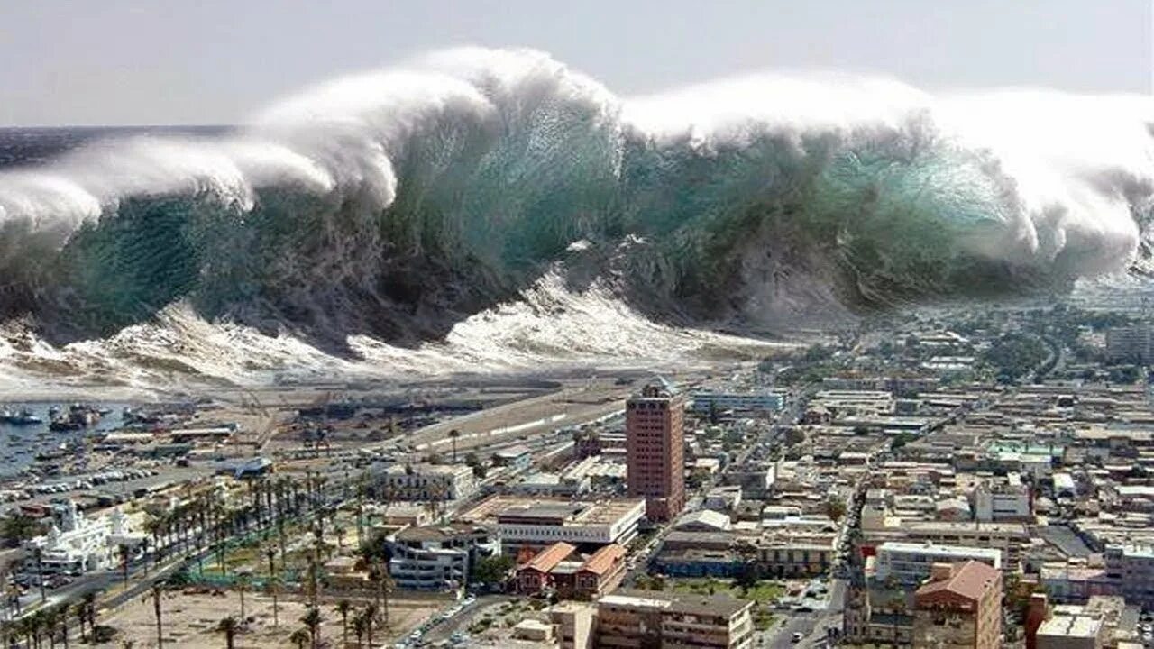 В австралии бывают землетрясения. Волна 40 метров ЦУНАМИ Япония. ЦУНАМИ В Японии в 2011. Канкун ЦУНАМИ.