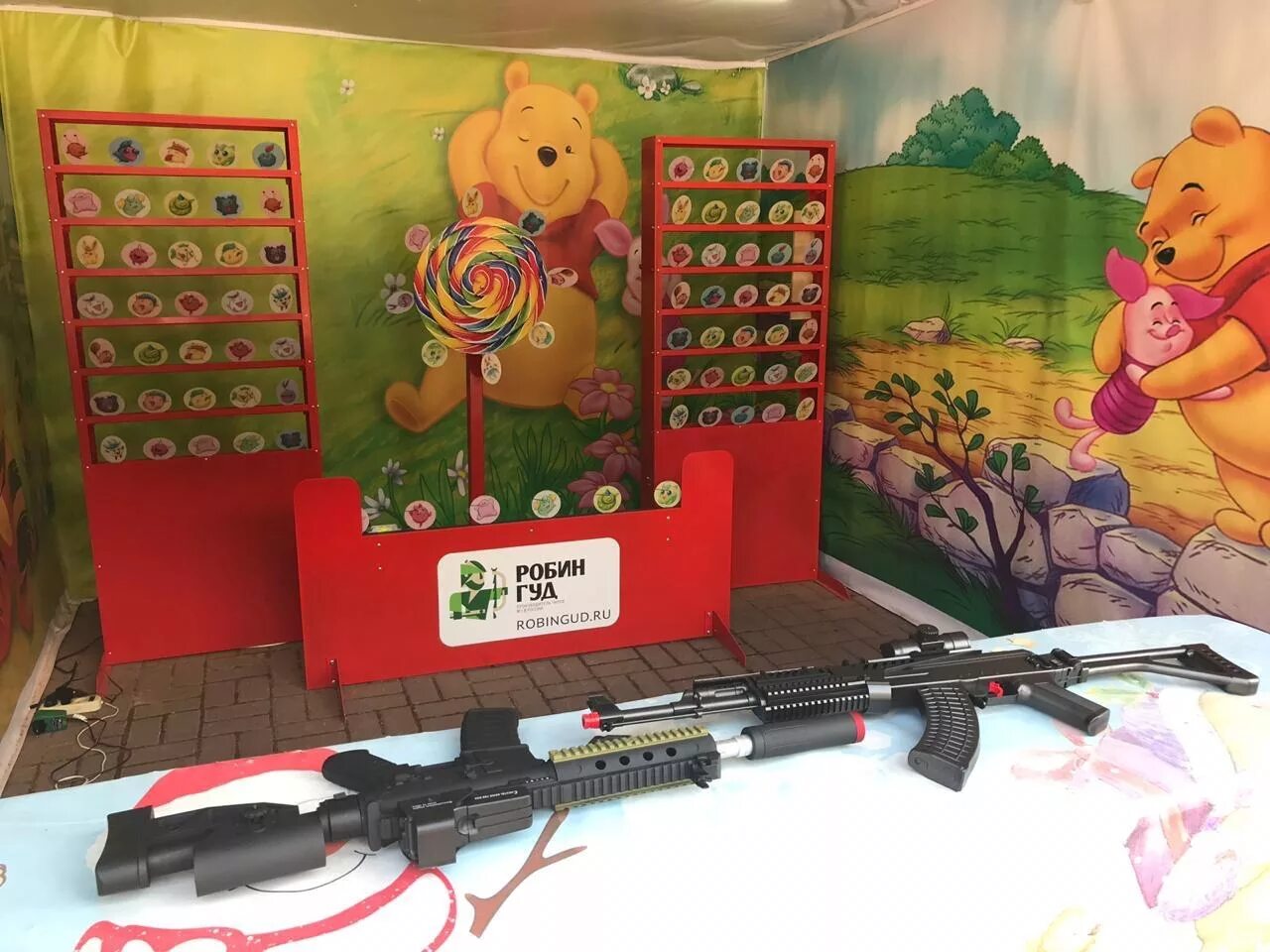 Тир милтиклар. Пострелять в тире из боевого оружия. Тир 8 лет. Пневматический тир. Стрелковый тир.