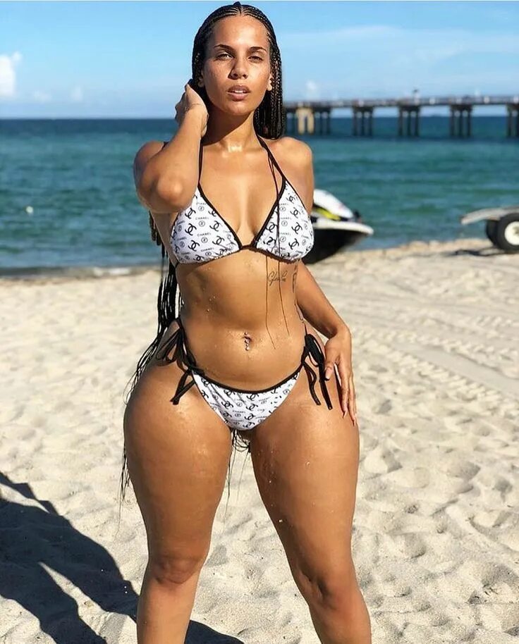 Модель curvy lady джозе сиерра. Бедра эшли ортис. Nutitty jenessa. Фото amirah dyme в купальнике. Amirah dyme талия.