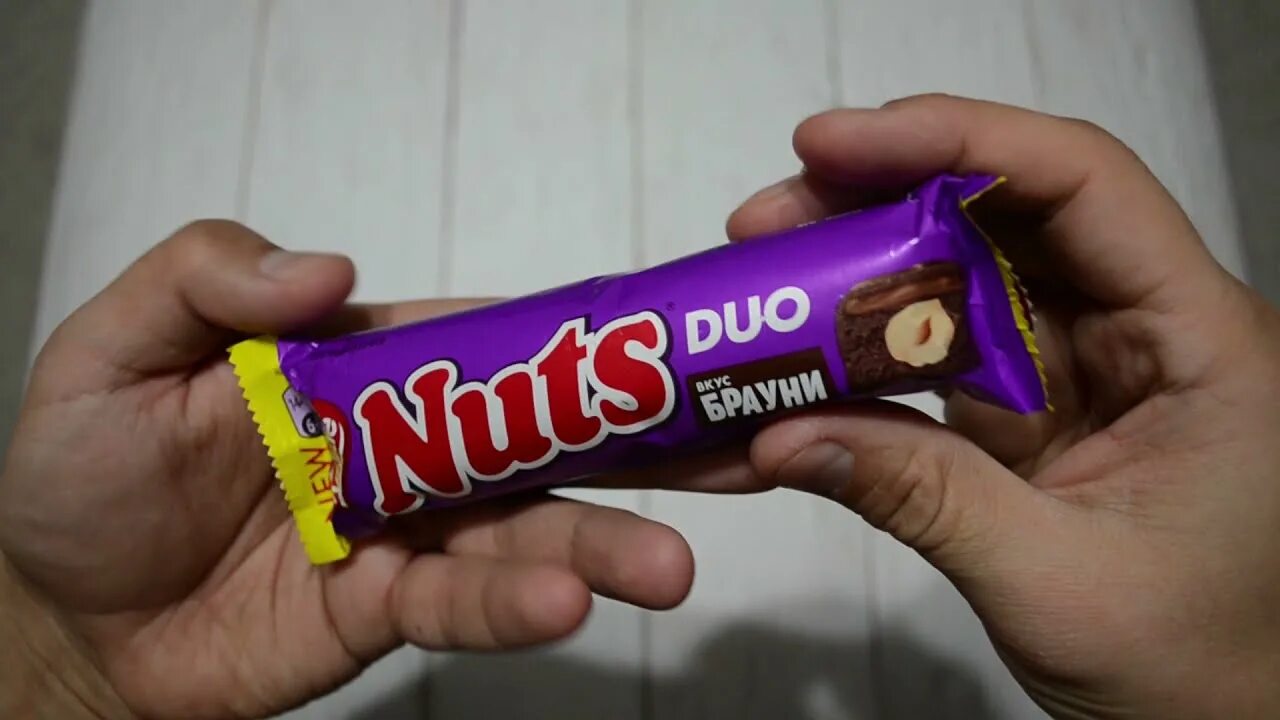 Nuts duo брауни. Натс фиолетовый батончик. Nuts шоколадка. Nuts шоколадка вкусы. Натс шоколад.