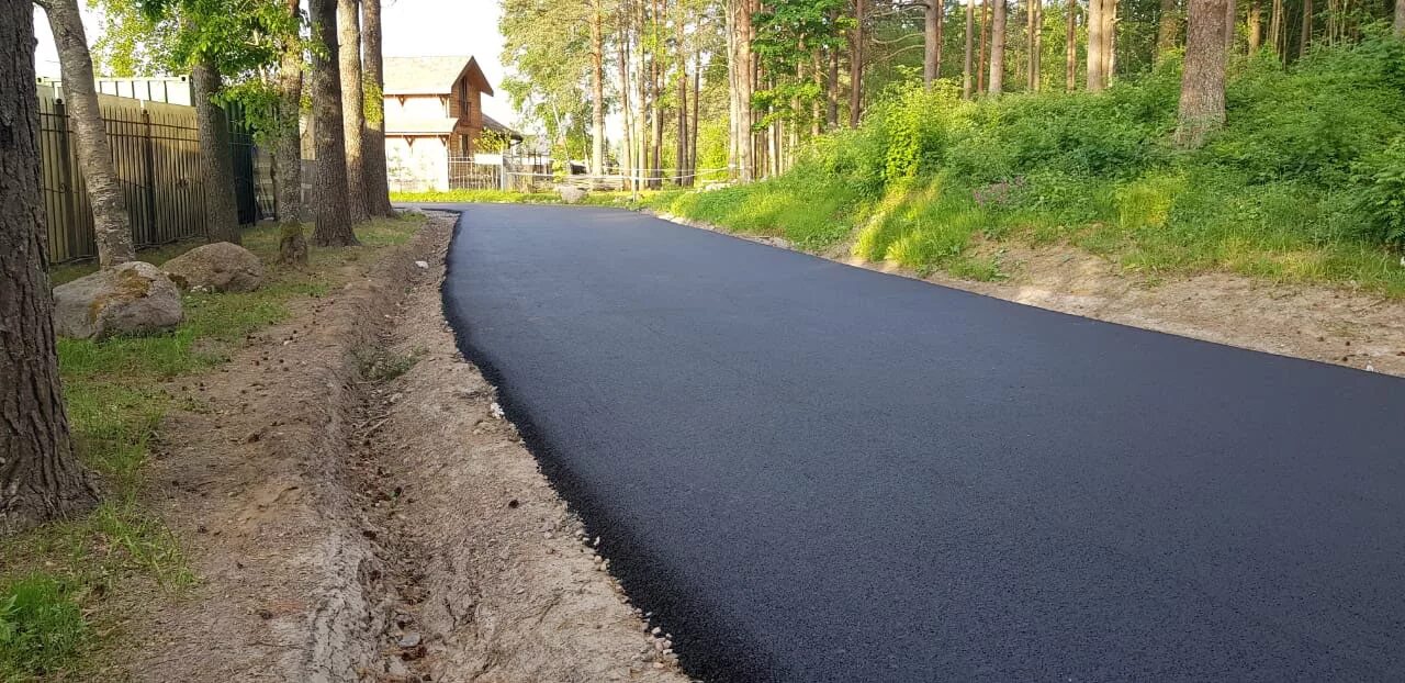Благоустройство населенных пунктов. Подъездная дорога к снт. Подъездная дорога. Дорога в снт из асфальтной крошки. Отсыпка дорог снт.