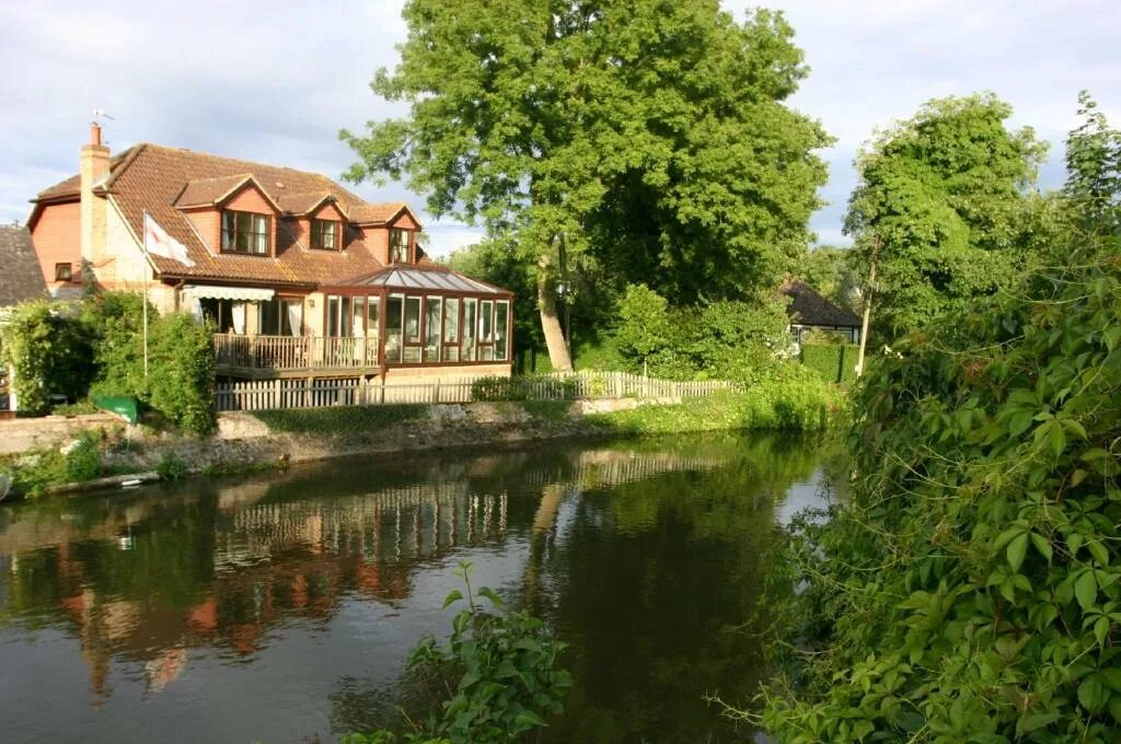 Old windsor. The old mill house в клюэре виндзор.