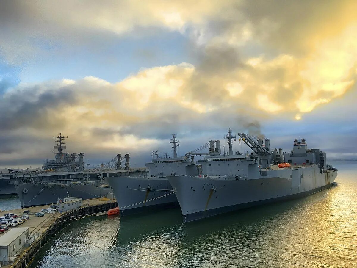 Станция кораблей как называется. Транспортные корабли ВМС США. Штабной корабль Маунт Уитни. Транспортные корабли ВМФ США. Военные грузовые корабли США.