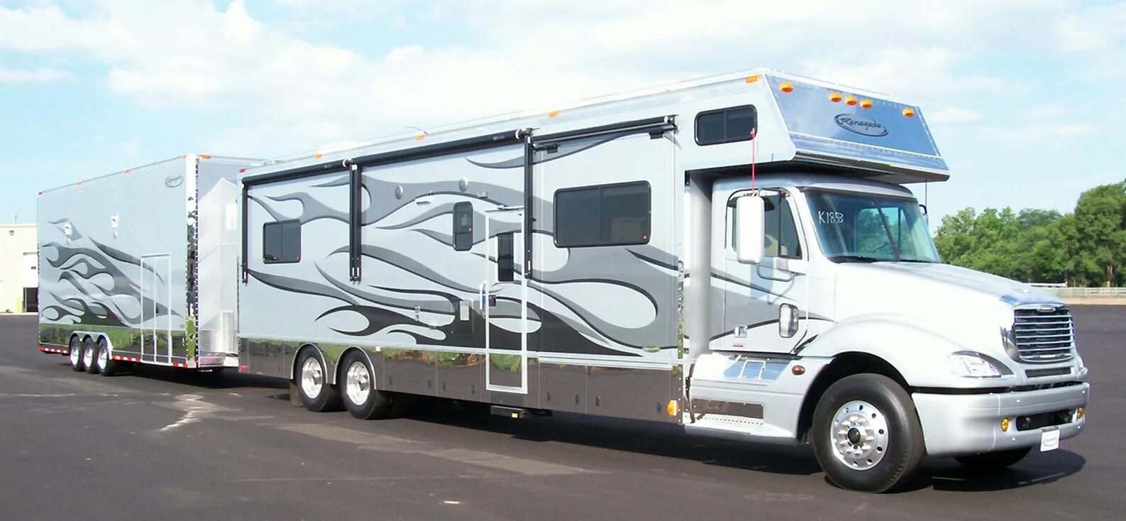 Автодом полуприцеп. Автодом airstream 2025. американские автодом fifth wheels. седельный тягач автодом. автодом freightliner.