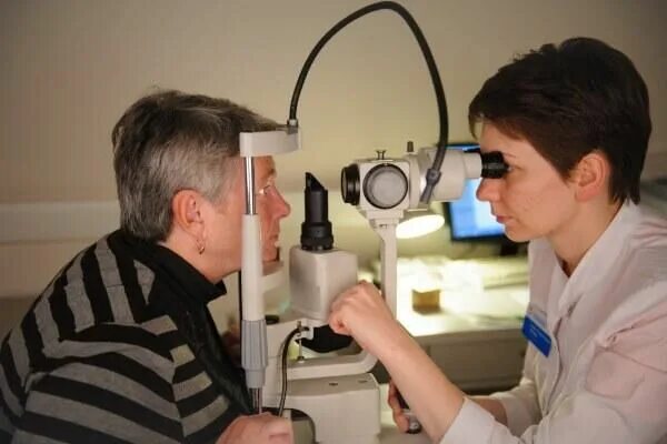 Бесконтактная тонометрия аппарат. Тонометрия глаза. Измерение давления глазного дна. Измерение внутриглазного давления.