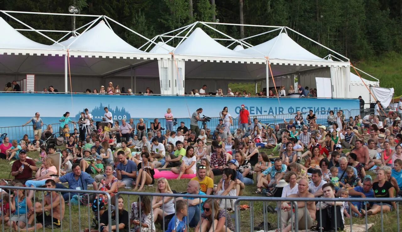 Фестиваль над водой. Фестиваль дым над водой 2022 рощино. Концерт на озере. Дым над водой фестиваль 2022. Фестиваль над водой.