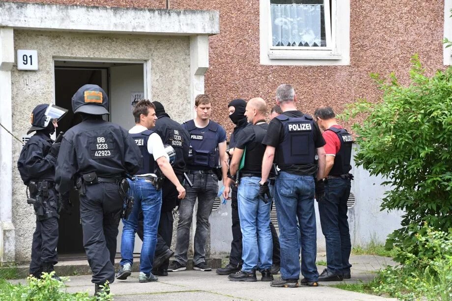 Группировка германских. Группировки германии. Группировки германии. Группировка германских. Чеченские криминальные группировки.