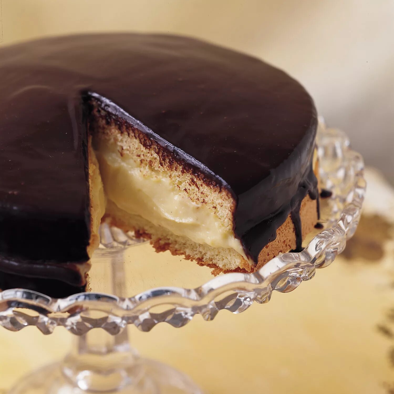 Глазурь классическая. Торт с шоколадной глазурью. Бисквитный торт с шоколадной глазурью. Пирог с шоколадной глазурью. Шоколадный пирог с шоколадной глазурью.