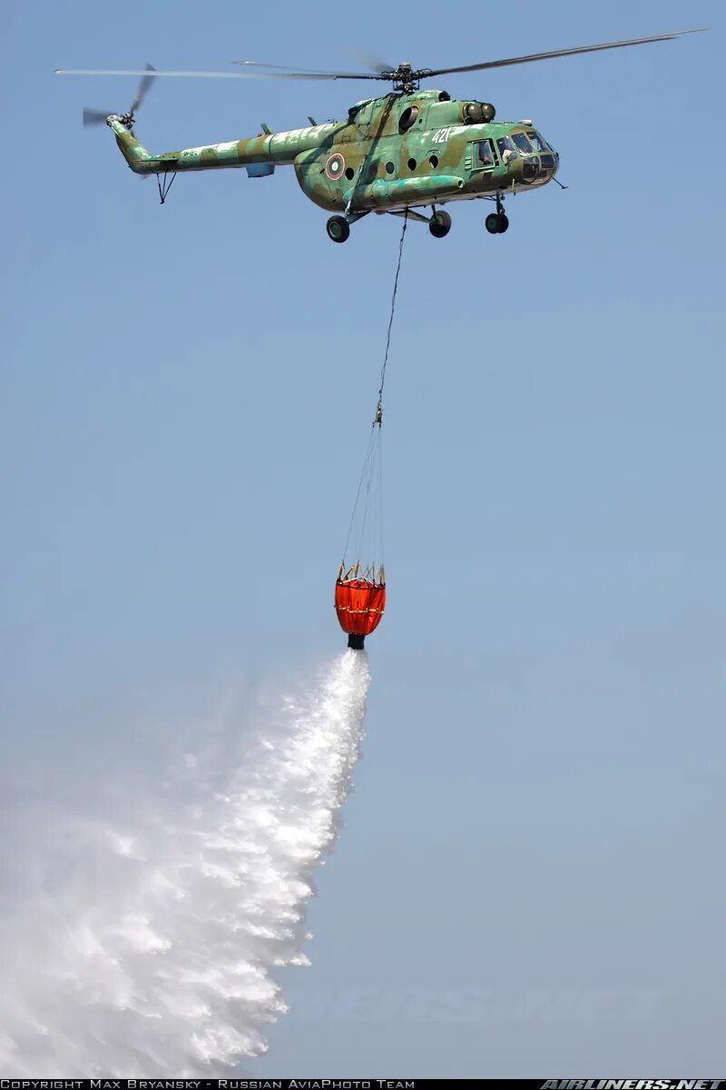 Вертолет для тушения пожаров. Пожарный вертолет ми-8. Пожарный вертолет ми8 вместимость. Mi-17. Пожарный вертолет. Чинук. Колумбия.