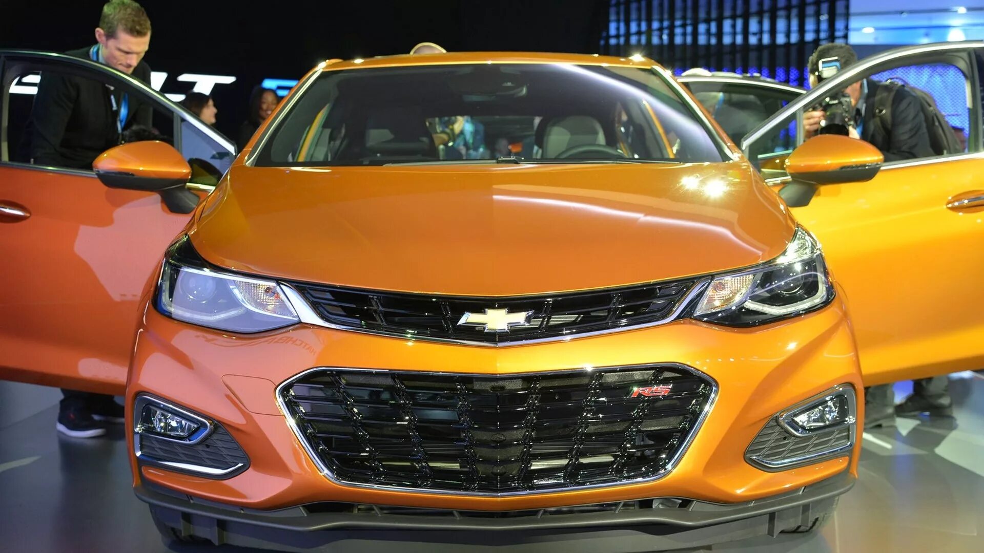 Шевроле новые цена фото. Chevrolet Cruze 2017. Новый Шевроле Круз 2017. Chevrolet Cruze 2017 Hatch. Шевроле Круз хэтчбек 2017.