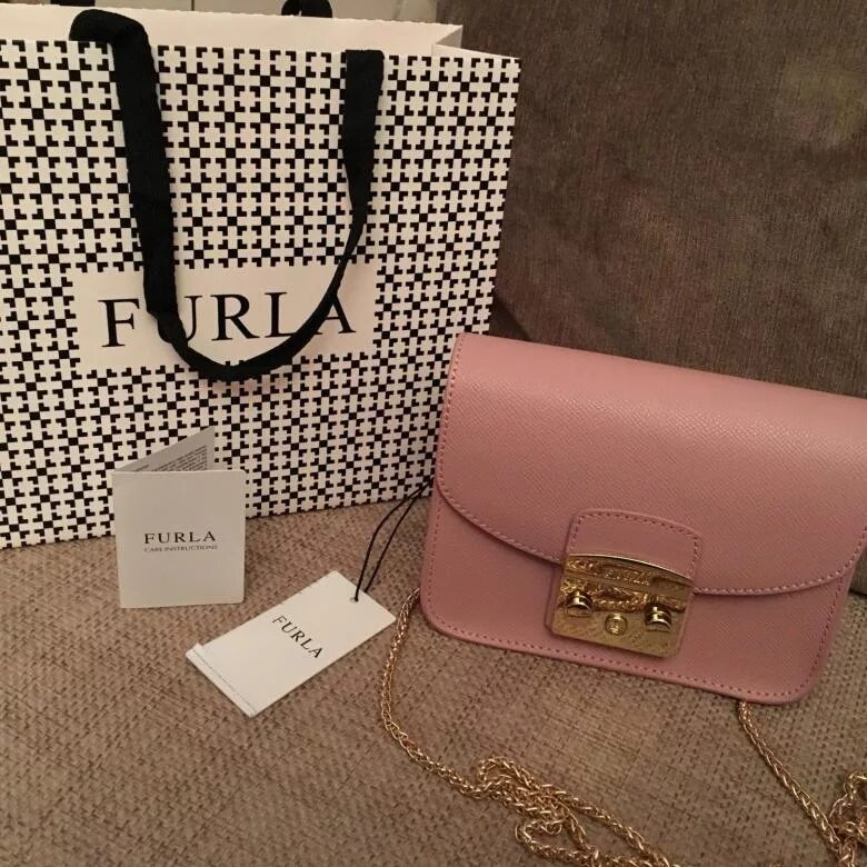Как отличить оригинал фурла. Furla metropolis с клапаном съемным. Сумка furla metropolis копия. Furla genuine leather сумка. Как отличить оригинал фурла.