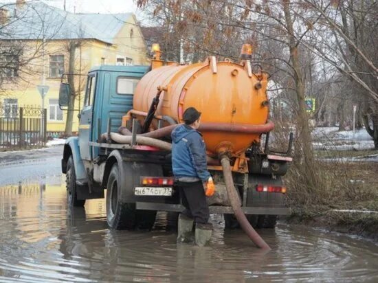 Откачка воды фото Ассенизатор илосос в Луховицах: 59 владельцев илососа с отзывами и ценами на Янд