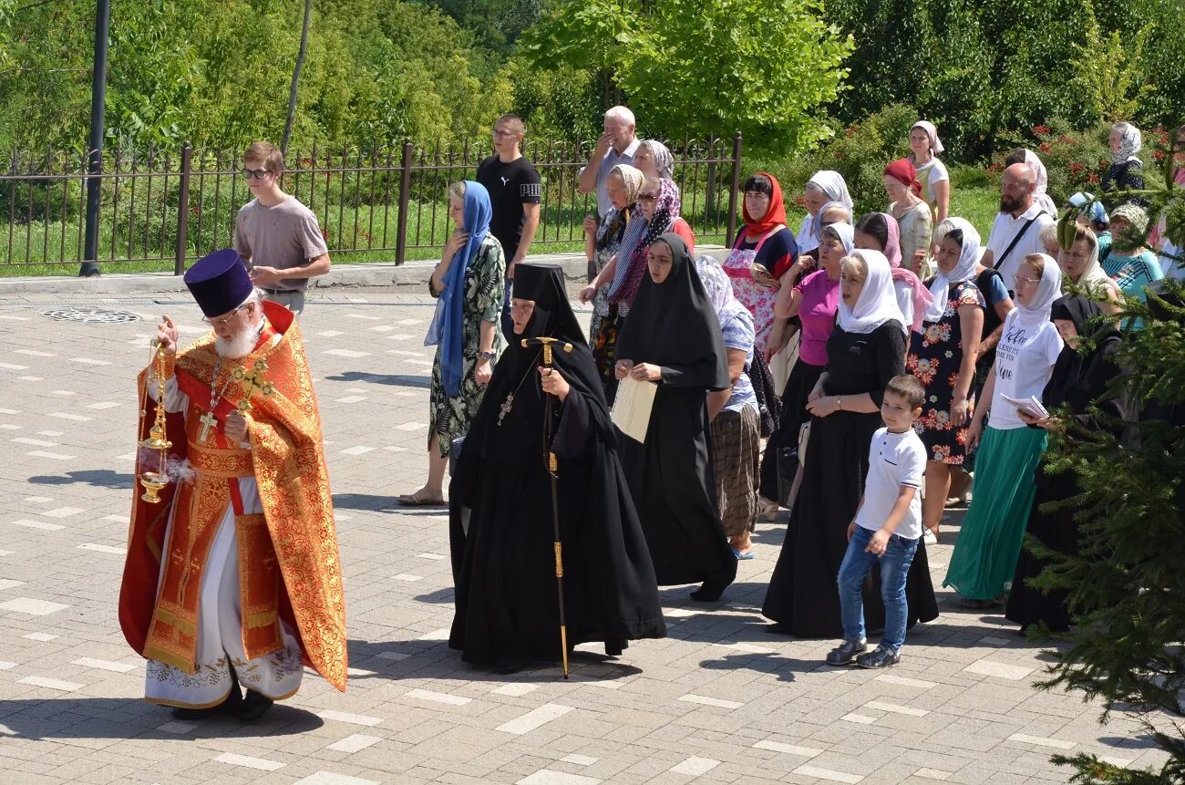 Крестный ход в белгороде сегодня во сколько. Крестный ход Марий Эл 2023. Крестный ход оранки 2022. Крестный ход Шуя эпидемия. Крестный ход Муром 2010 год.