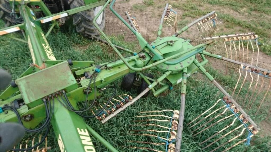 Б у ворошилка авито. Роторные грабли-ворошилки гвц-3. гвц 3.2 грабли ворошилки. грабли ворошилки кроне. грабли ворошилка кр-420 ремень.