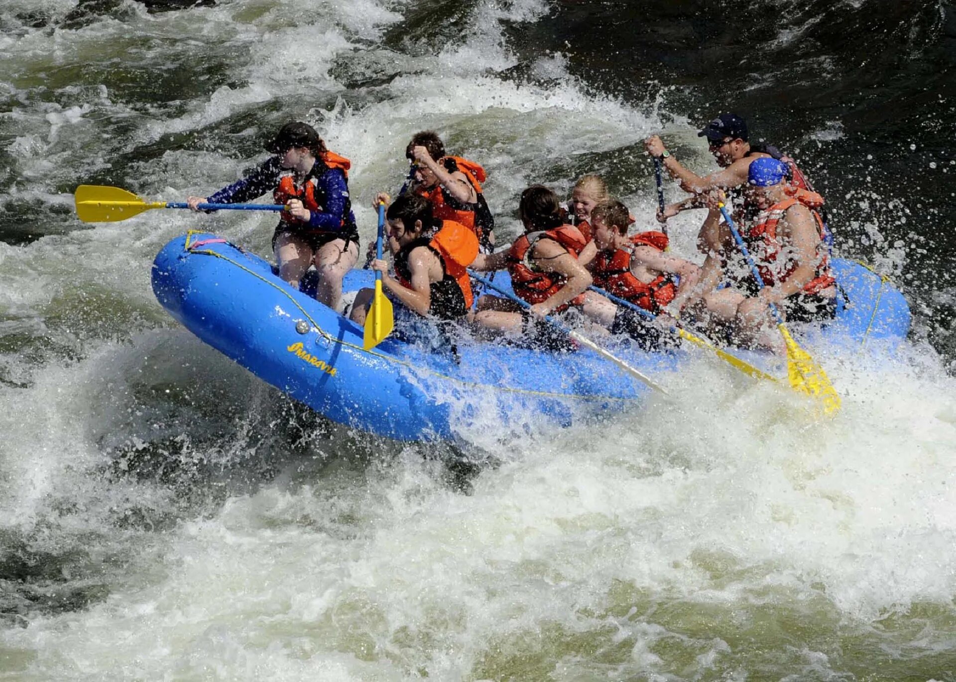 White Water Rafting вид спорта. Рафтинг в Лосево. Катунь сплав. Экстремальной обстановке