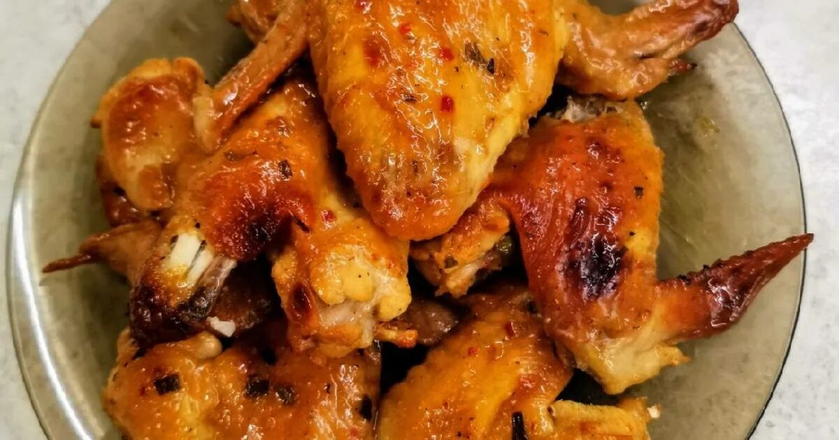 Bbq chicken wings. запечённые крылышки в духовке. сладкие куриные крылышки в духовке. куриные крылья в духовке. сладкие куриные крылышки в духовке.