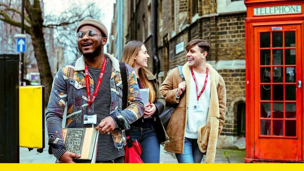 Why go to university. Студенты лондона. london south bank university. университет саут бэнк униформа для студентов. london life students.