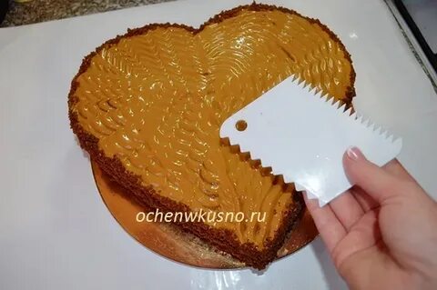Сердце из круглого коржа