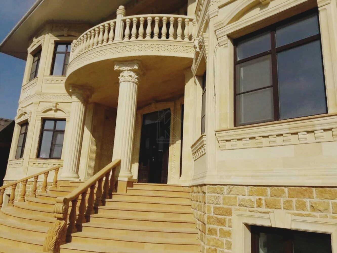 Облицовка дагестанским. Облицовка дагестанским. Дагестанский камень для фасада. Рукельский ракушечник. Руслан стоун дагестанский камень.