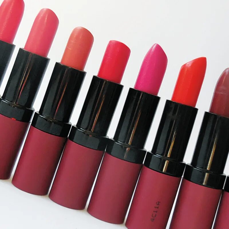 Essence губная помада velvet matte. помада golden rose velvet matte палитра. Golden rose velvet matte lipstick 08. красно-коричневый цвет помады. голден роуз помада матовая вельвет матте.