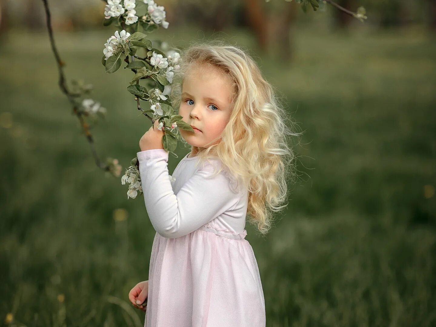 Профессиональные детские фотосессии. Профессиональное фото ребенок. Знаменитые детские фотографы. Фотосессия с арбузами детская. Детский фотограф.