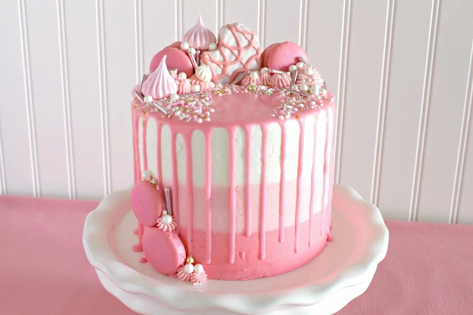 Фото розовых тортов. Розовый торт. Красивый розовый торт. Тортики красивые розовые. Бело розовый торт.