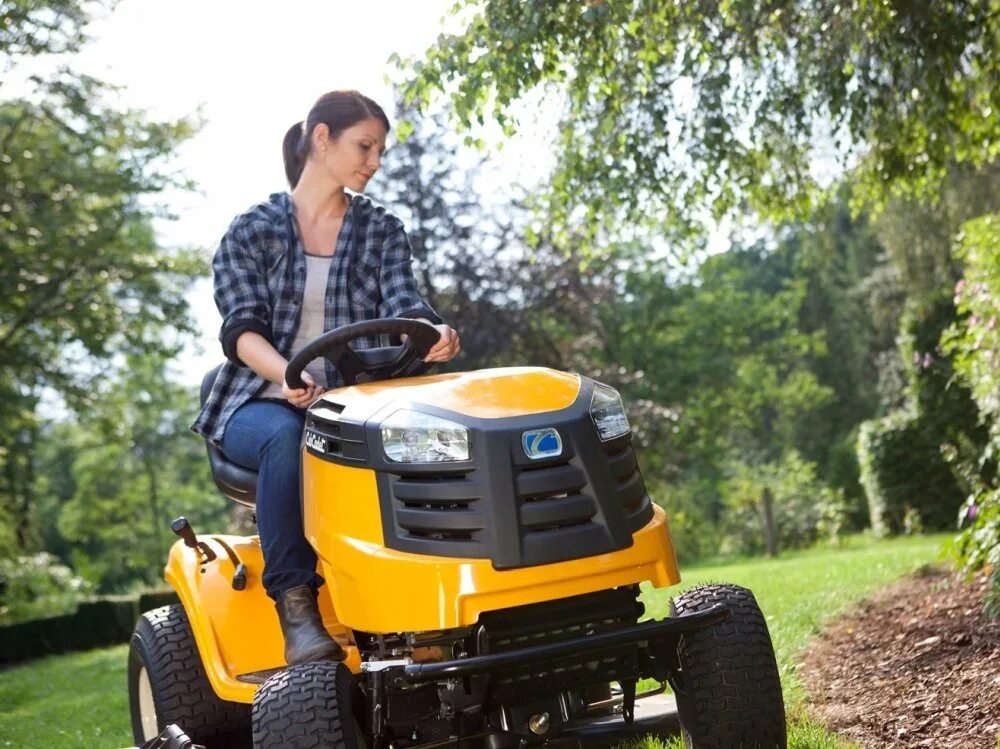 Самые мини тракторы. Минитрактор Cub Cadet lt2 nr92. Трактор Cub Cadet lt1 nr92. Садовый трактор Cub Cadet lt2 ns96. Трактор Cub Cadet lt3 ps107 (газонокосилка).