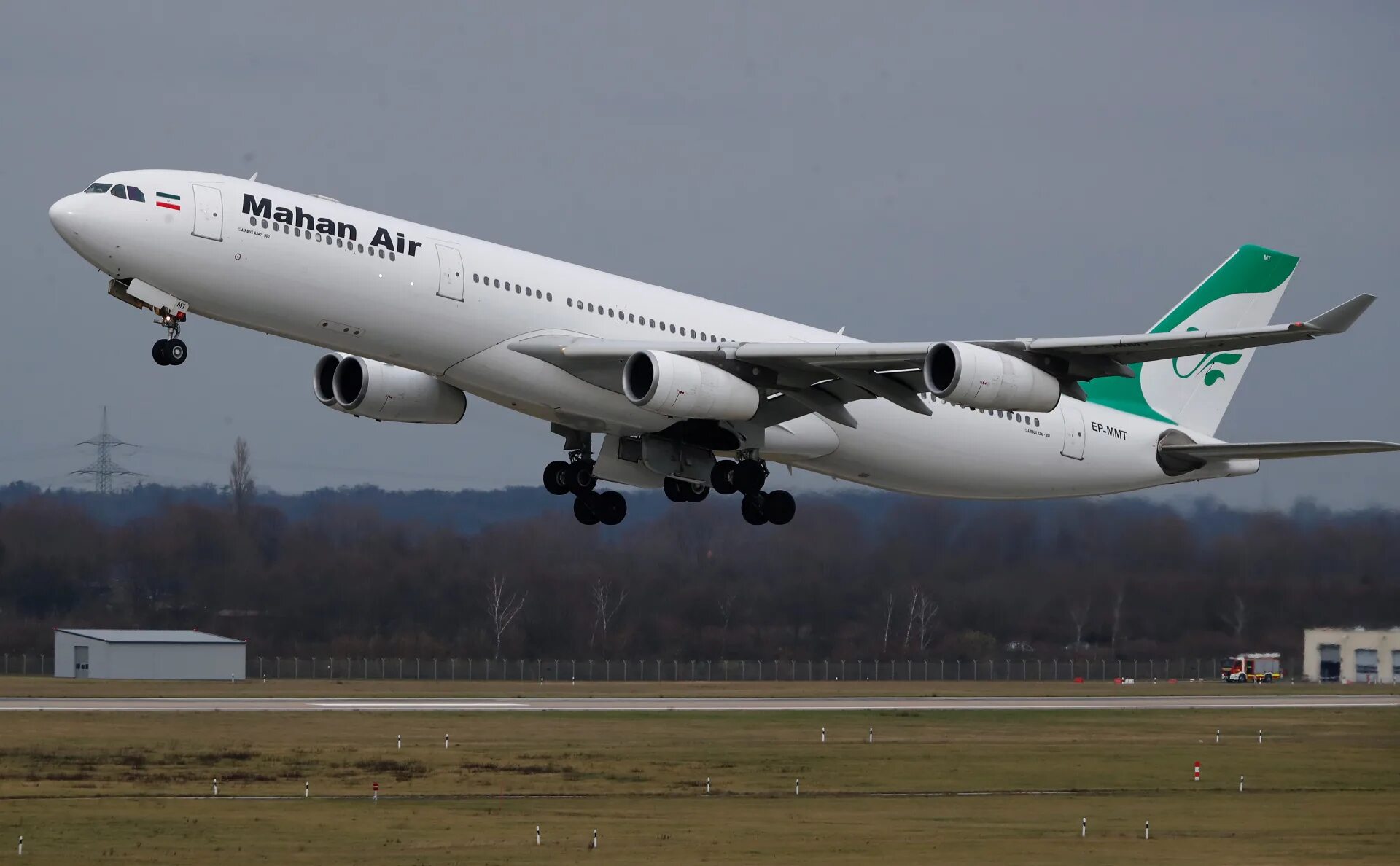 Air. Bottled air. Mahan air a340 600. Синий самолет. Самолёты картинки air canada.
