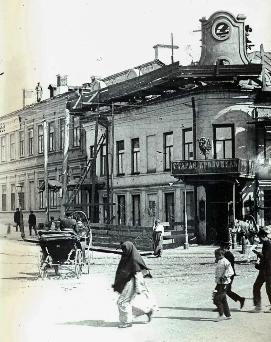 Телефонов казань старый. Аптека Бренинга в Казани. Старая Проломная аптека Казань. Аптека Бренинга Казань улица Баумана. Дореволюционная улица Баумана Казань.