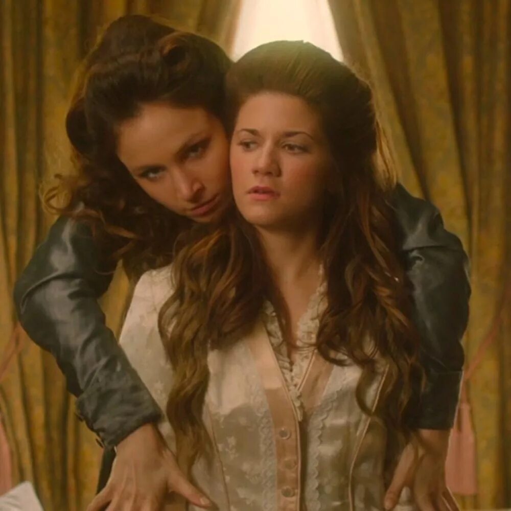 Кармилла хайд. Кармилла кармайн. Кармилла росс модель. Carmilla and laura. Кармилла на русском.