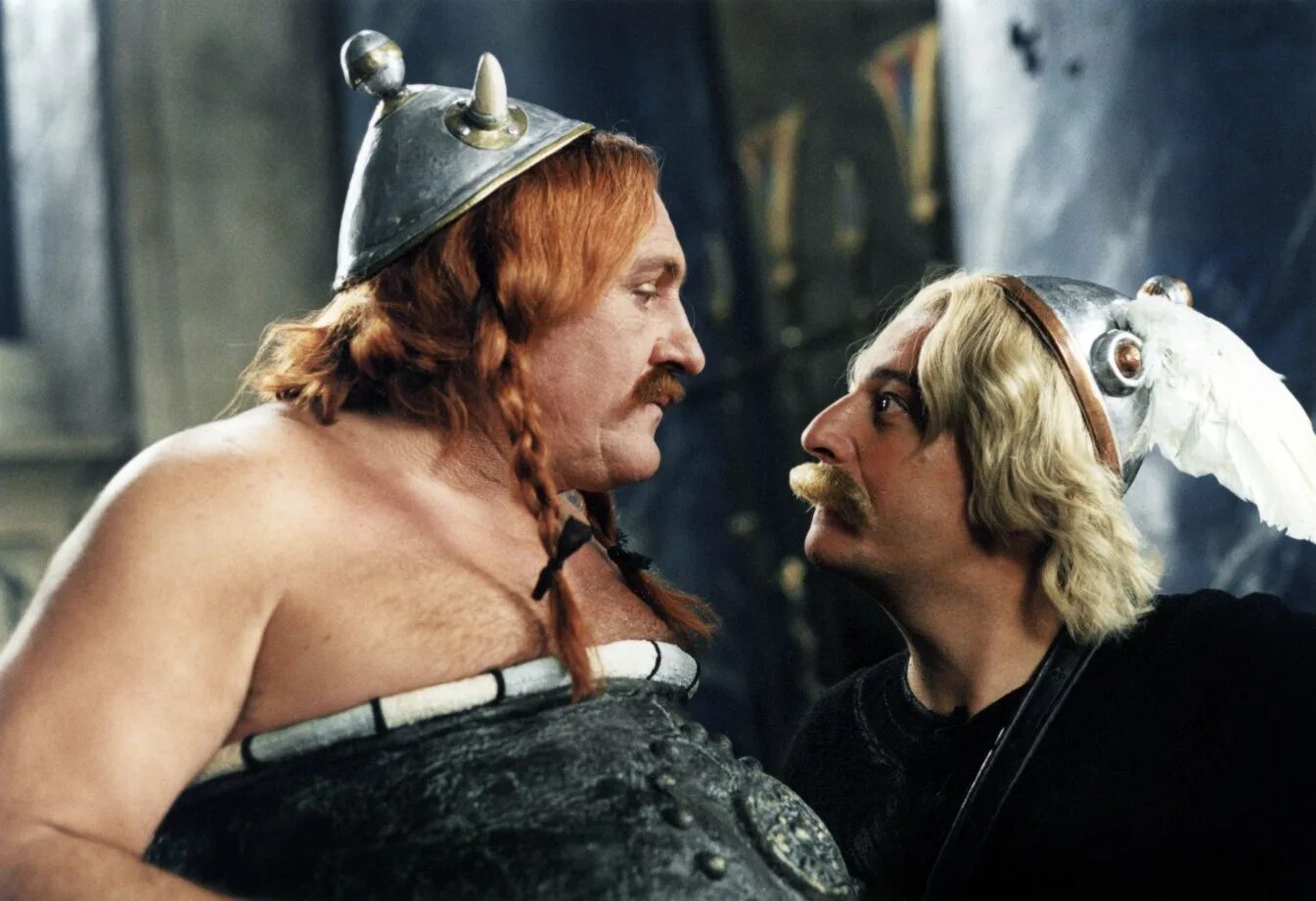 Астерикс и обеликс муль. Астерикс и беливикс мультфильм. Астерикс и обеликс по порядку список. Астерикс и обеликс деревня. Обелиск и астерикс мультик.