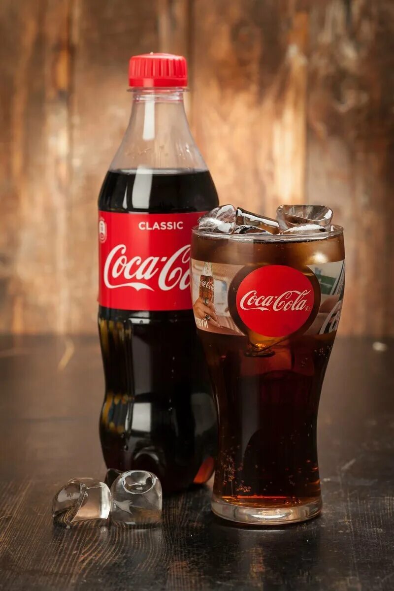 Кока кола картинки. Кола пола. Бутылка кока колы 2л. Coca cola 0. Пол литровая кола.