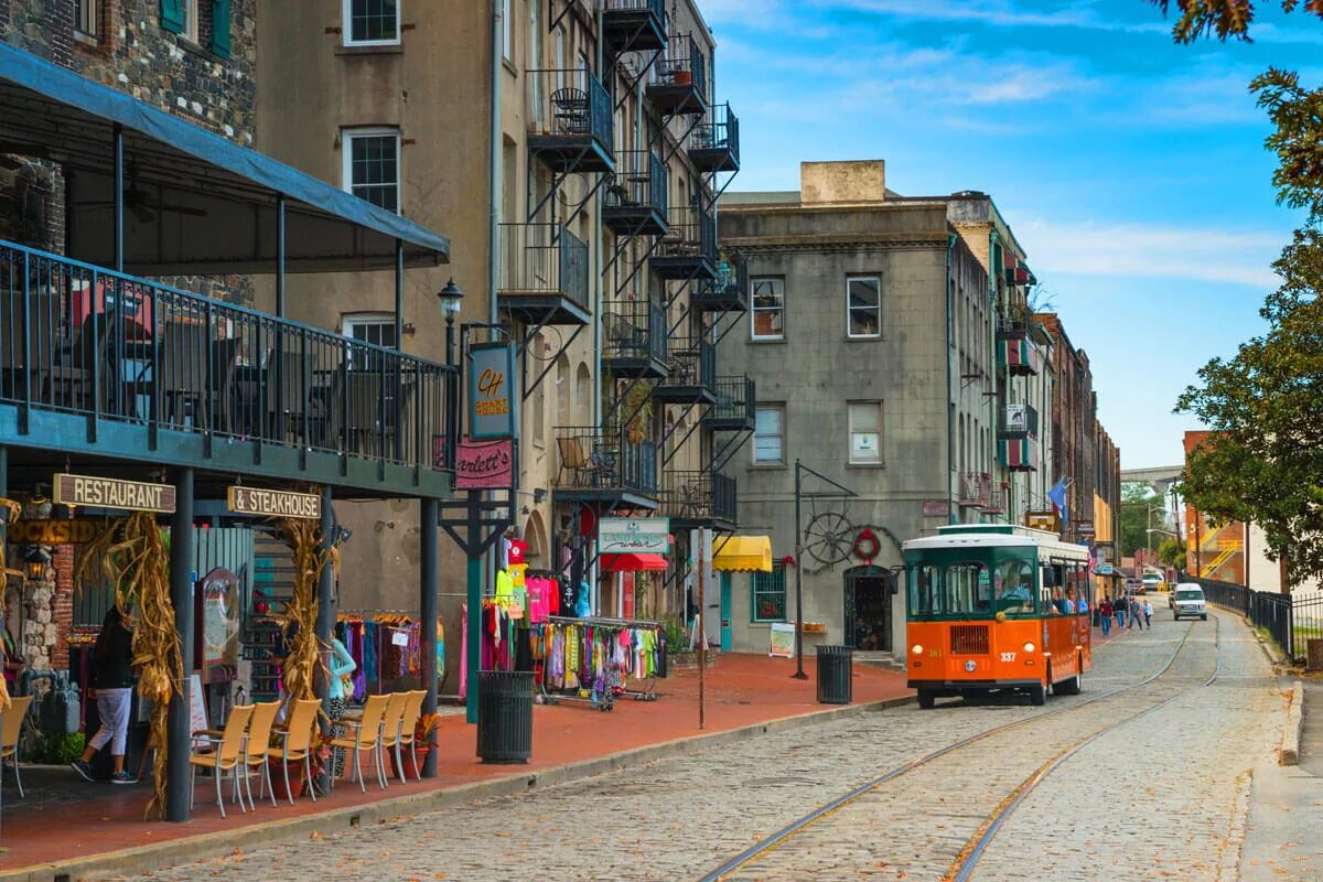 Саванна Познань. Ga Street. Саванна Бонд на улице. Tour to Savannah. Street river