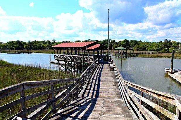 Маунт плезант. Shem Creek в Маунт-Плезант. Маунт Плезант город. Маунт-Плезант (Техас).