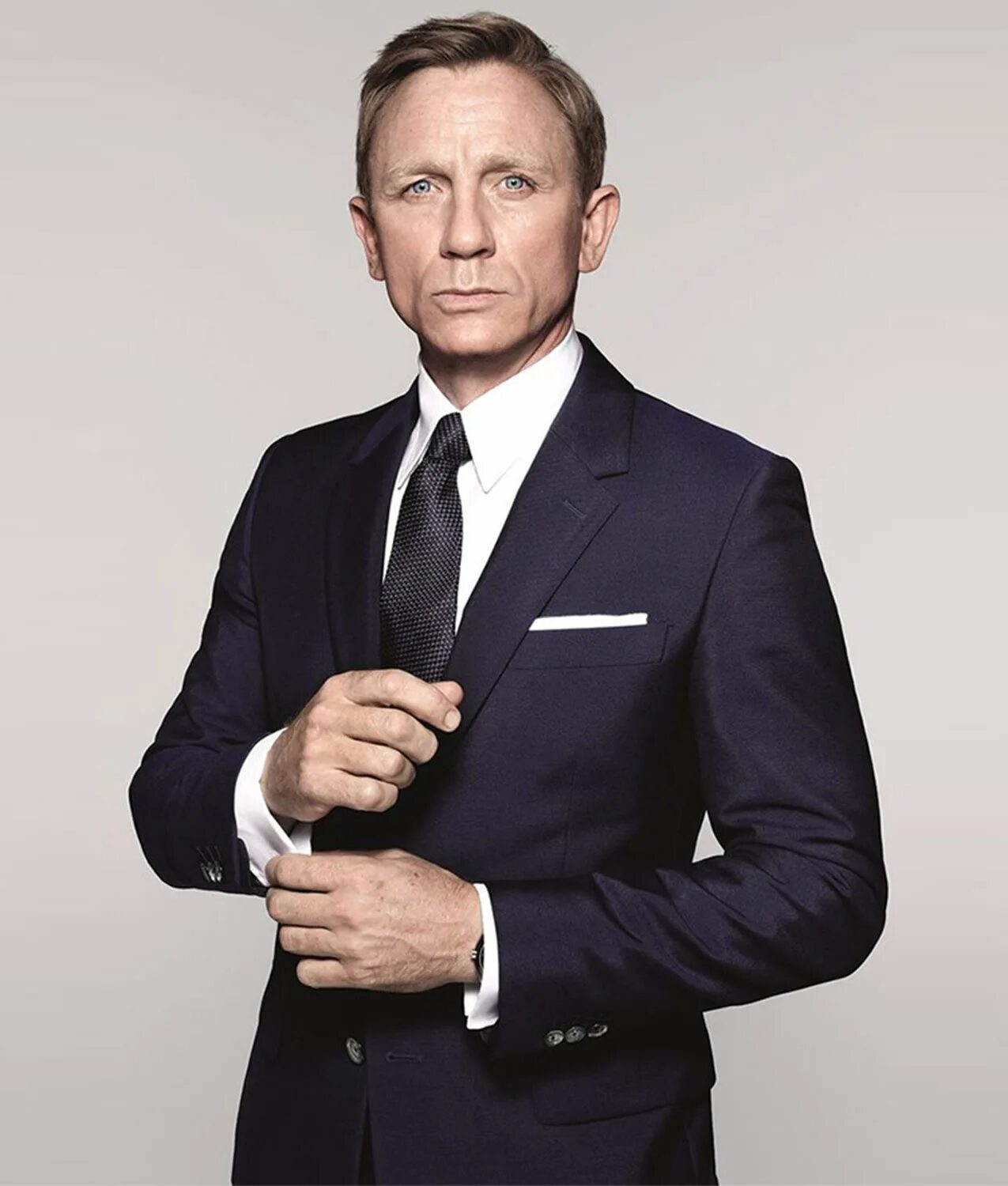 Агент 007 джеймс бонд дэниел крейг. Актер фильма джеймс бонд агент 007. Дэниел крейг джеймс бонд 2021. Агент 007 актеры. Джеймс бонд актеры.