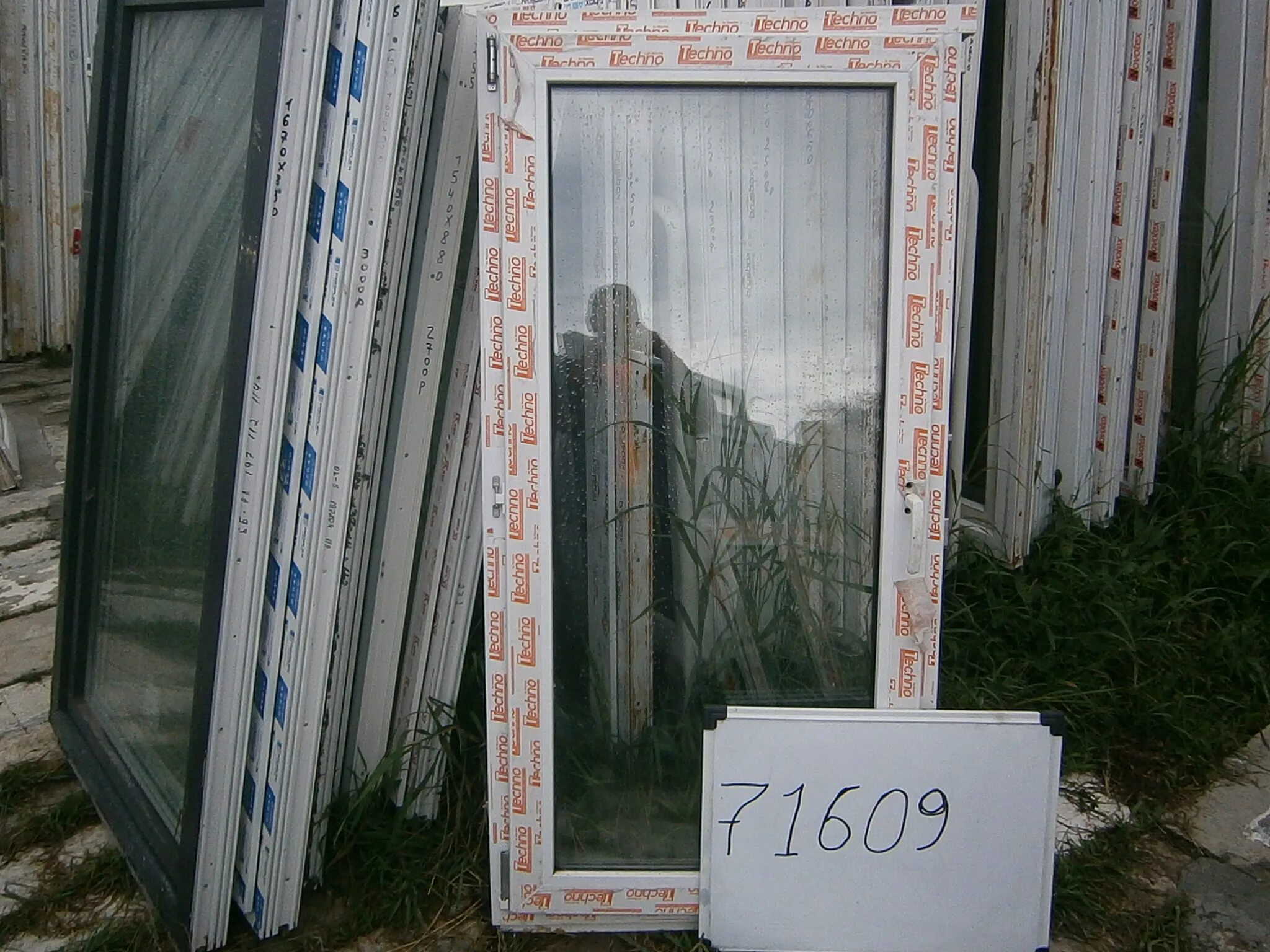 Пластиковые окна бу. Окна б/у пластиковые. Окна ПВХ 800х1200. Окно ПВХ 1200х800 одностворчатое.