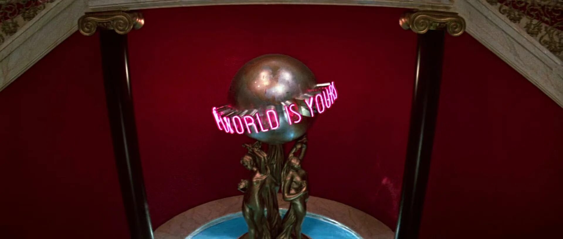 The World is yours статуя Scarface. World is yours Scarface дирижабль. Тони Монтана the World is yours. Мир принадлежит тебе лицо со шрамом.